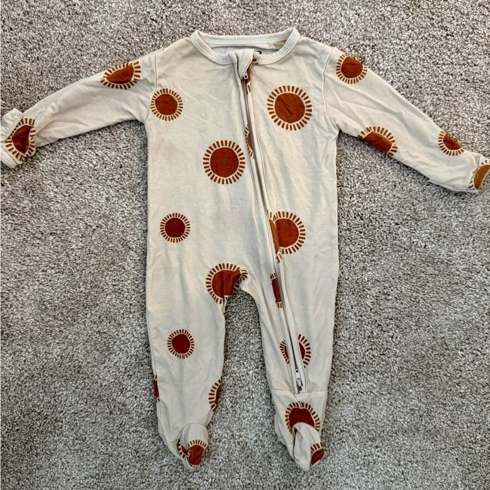 Newborn onesie - Mai & Bee brand with suns